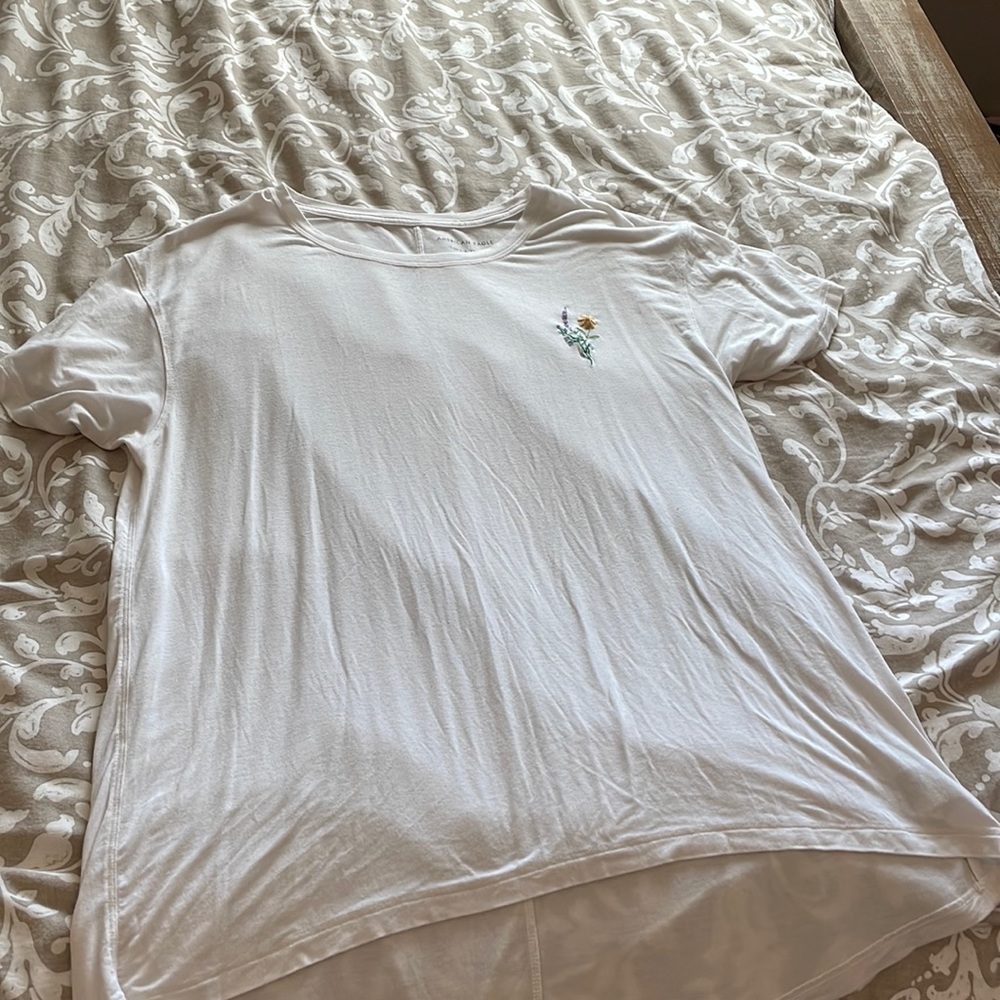 White tee